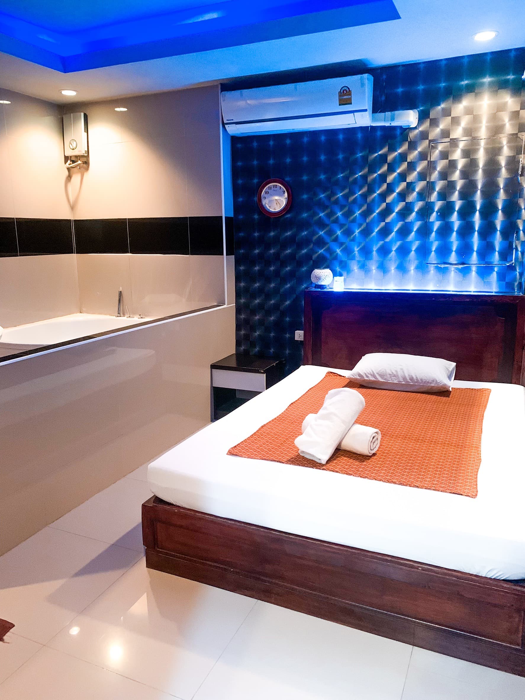 Steam & Aromatic Room — luxury nuru massage suite in Bangkok