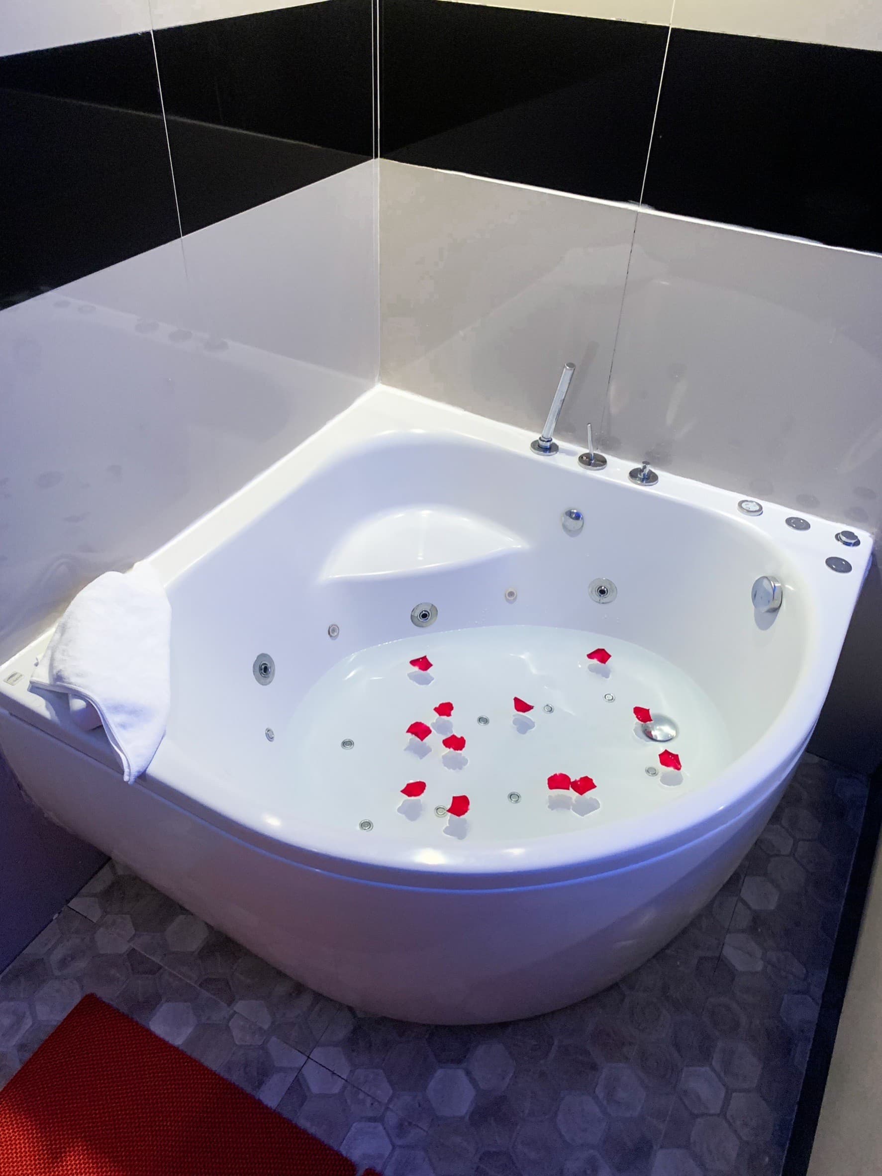 VIP Shower + Nuru Mat — luxury nuru massage suite in Bangkok